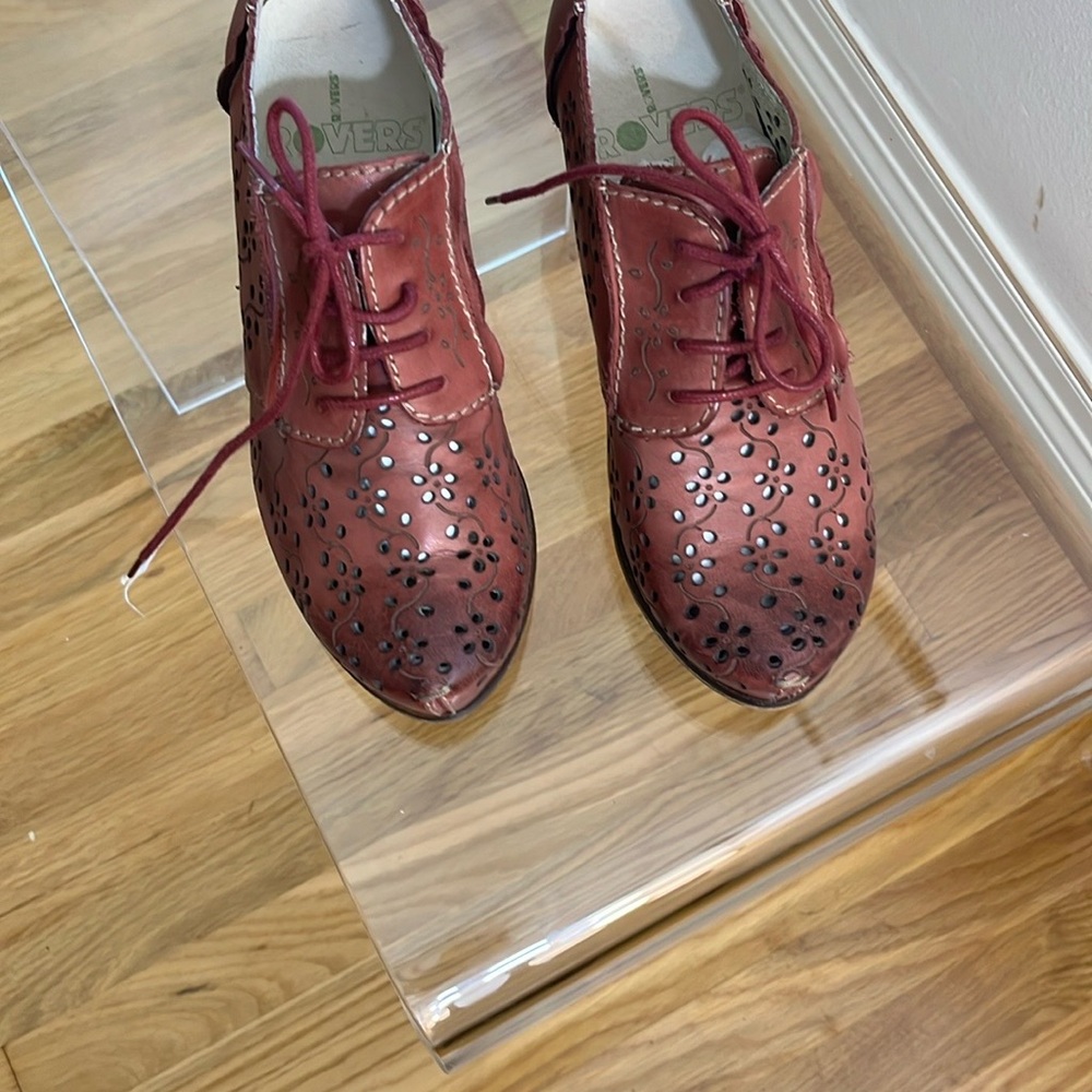 Rovers Women's Burgundy Lace-Up Heals Size 7